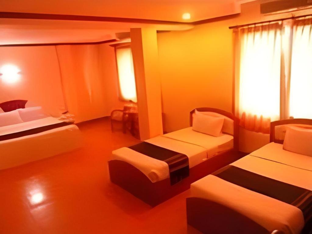 ภูทอง เพลส Hotel พะเยา ภายนอก รูปภาพ