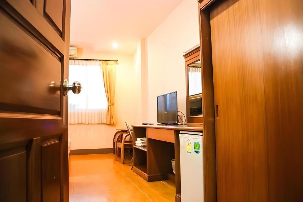 ภูทอง เพลส Hotel พะเยา ภายนอก รูปภาพ