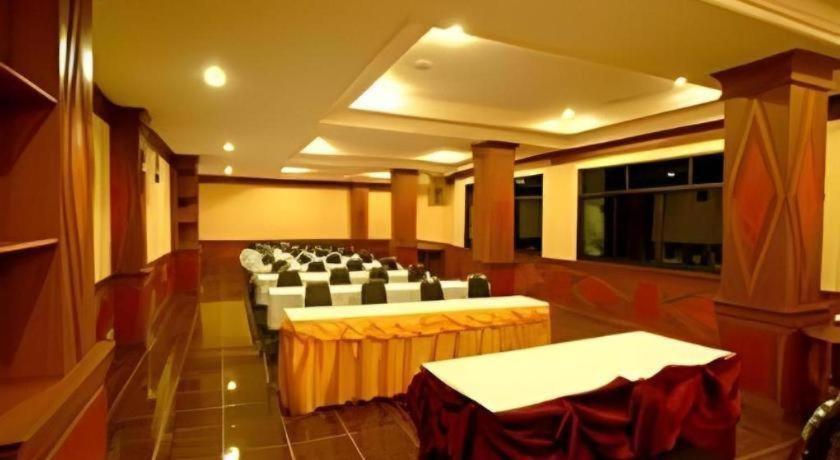 ภูทอง เพลส Hotel พะเยา ภายนอก รูปภาพ
